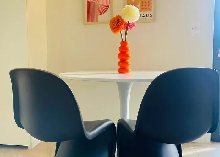 La Capucine Nyaraló *